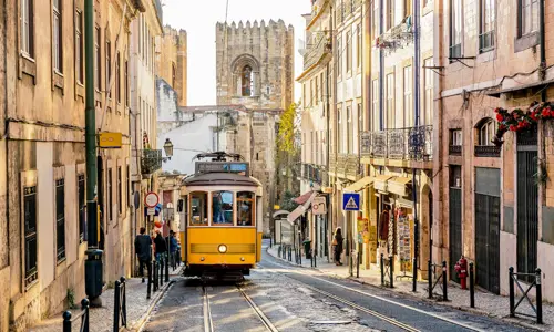 Alfama Lisbon: Phố cổ, Fado và kinh nghiệm du lịch Lisbon 