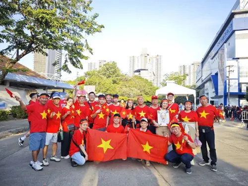 Mừng Đoàn Cổ Vũ Đội Tuyển Quốc Gia Việt Nam Tham Dự Chung Kết Asean Cup 2024