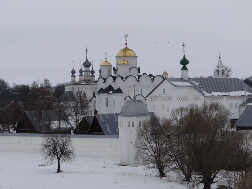 Suzdal mùa đông – Ngôi làng cổ tích phủ tuyết trắng và những mái vòm vàng lấp lánh