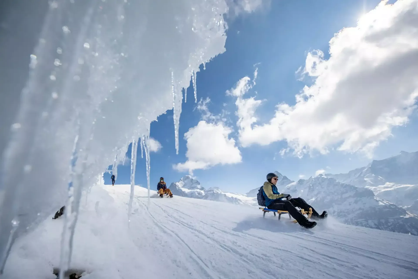 Trượt Băng Bern Mùa Đông 2025 | Trải Nghiệm Ngoài Trời Tại Zytglogge