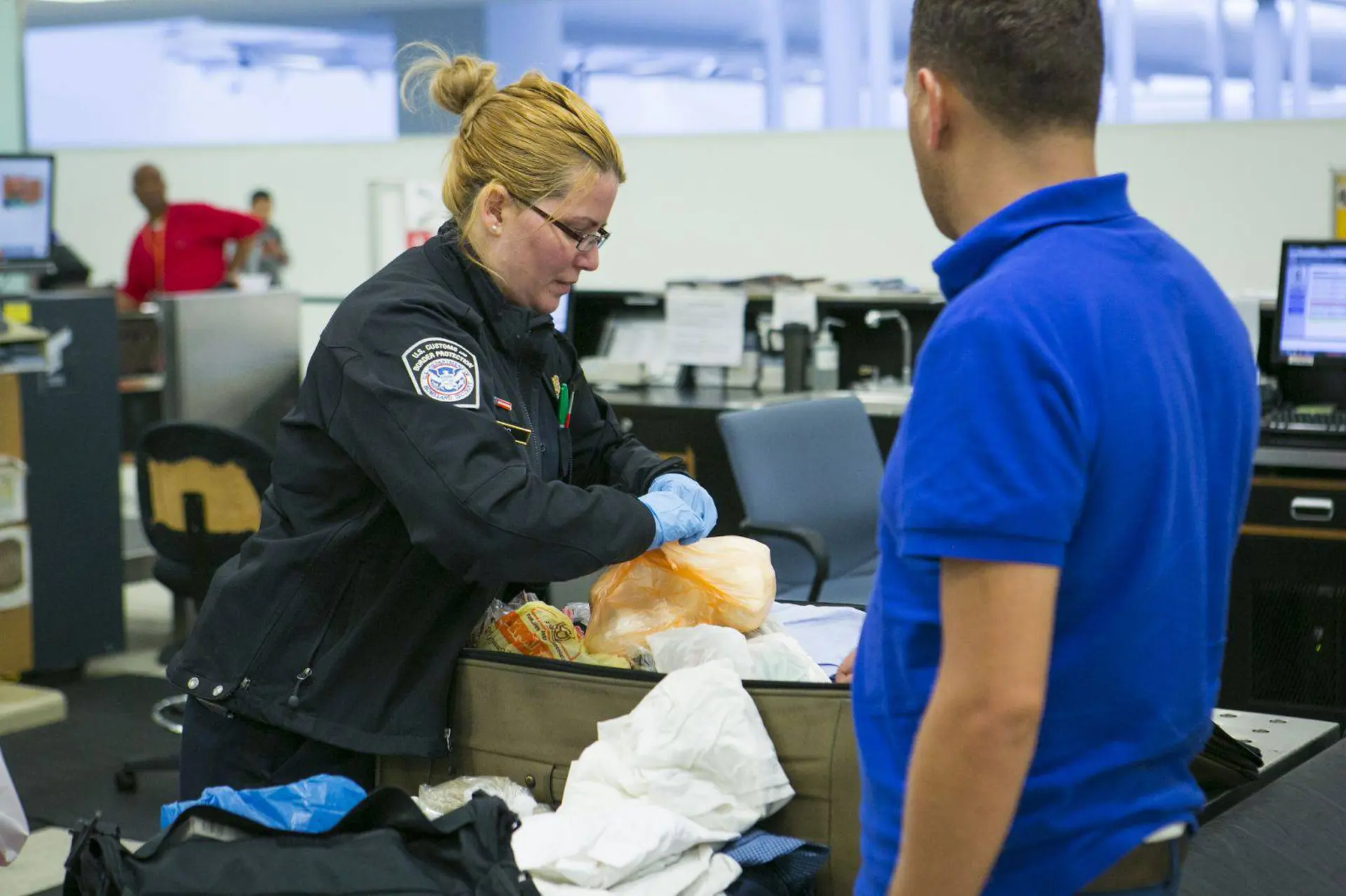 Mỹ Thắt Chặt Kiểm Soát An Ninh Sân Bay: Những Điều Cần Biết Về Quy Định Nhập Cảnh Mỹ