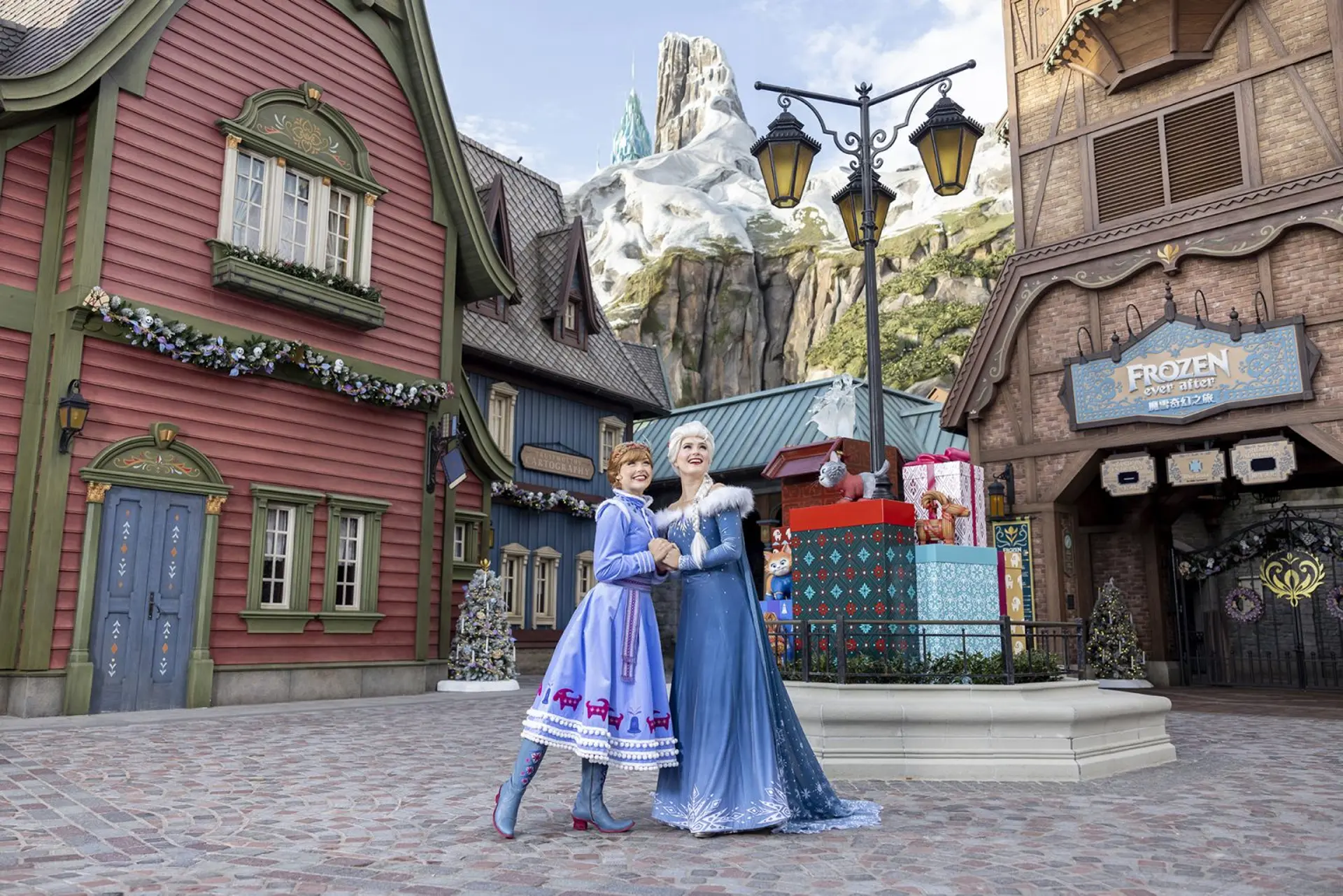 Du lịch HongKong: Bùng nổ với “World of Frozen” tại Disneyland – Trải nghiệm không thể bỏ lỡ năm 2025