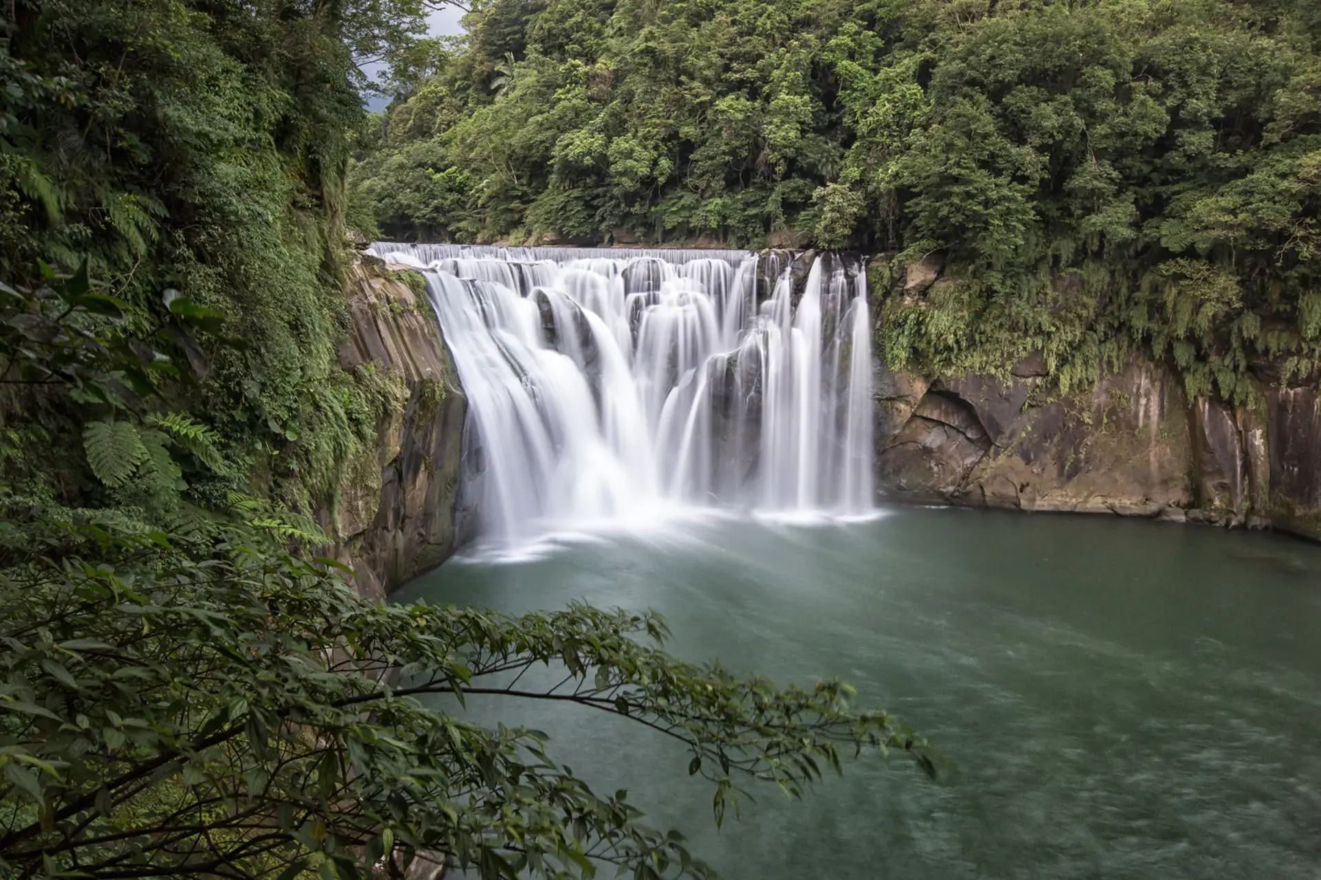 Thác Shifen Đài Loan: Khám Phá Vẻ Đẹp Hùng Vĩ và Lịch Sử Nơi Đây