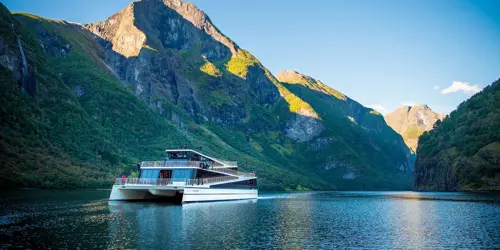 Du thuyền Naeroyfjord – Hành trình ngắm vịnh hẹp đẹp nhất thế giới