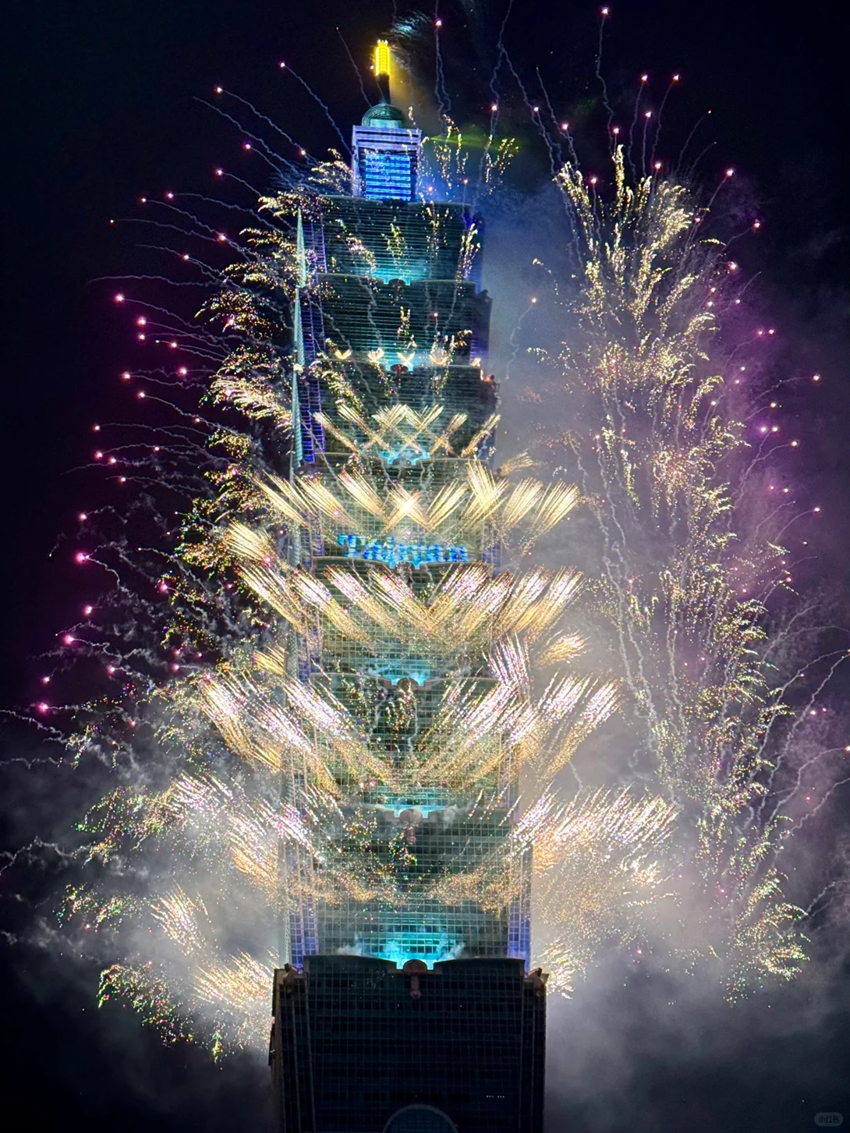 Đài Bắc đón Năm mới - Pháo hoa 101 Tower & Ximending sôi động