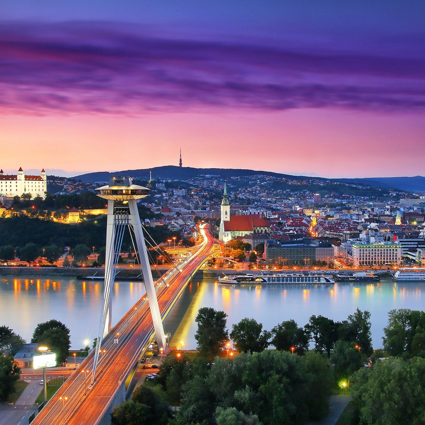 UFO Observation Deck Bratislava 2025 – Điểm ngắm pháo hoa giao thừa đẹp nhất Slovakia